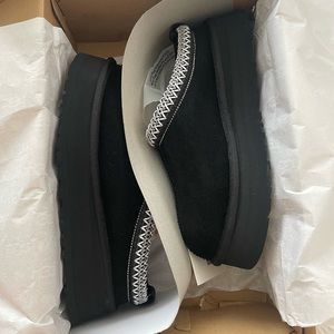 NEW in the box Ugg Tazz platforms in Black